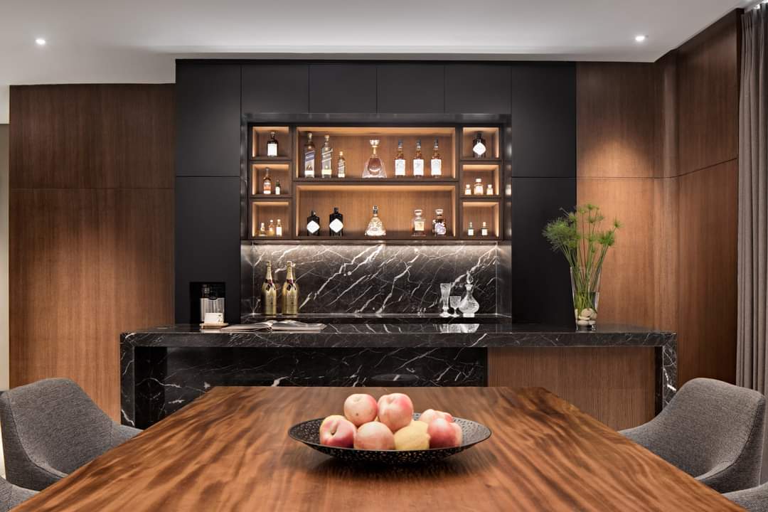 Design Interior Minibar Hitam Mewah Luxury warm elegant